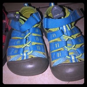 Keen toddler shoes (unisex)
